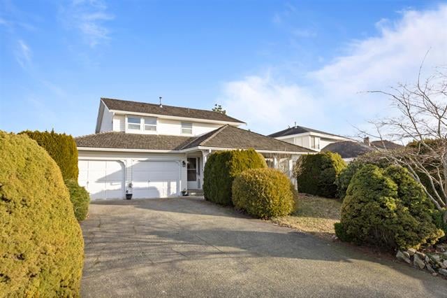 Huge custom built 2 storey home with basement on one of the nicest streets in Fairfield!